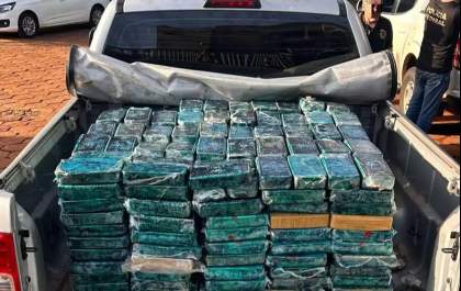 PF apreende 745 kg de pasta base de cocaína em ônibus com bolivianos em MS