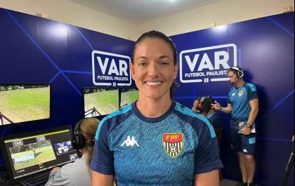 Daiane Muniz apita o Choque-Rei da semifinal do Paulistão