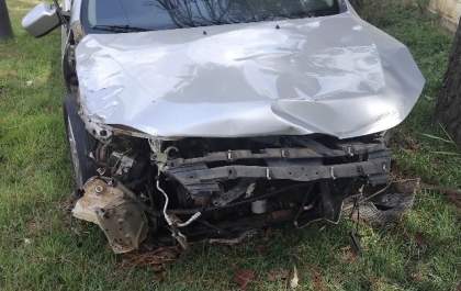 Homem abandona carro após bater na traseira de moto de jovem na Rondon