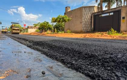 Obras de pavimentação e drenagem no Jardim Flamboyant continuam em Três Lagoas