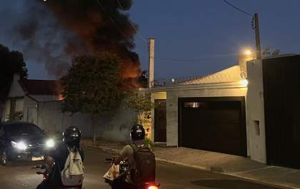 Incêndio em fábrica no bairro Planalto mobiliza bombeiros e assusta vizinhança