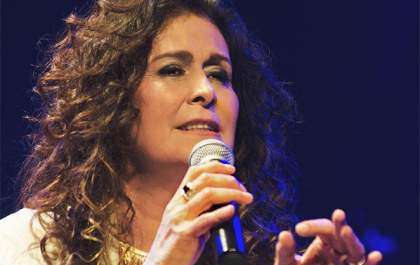 A vida virou paixão: Joanna celebra 45 anos de carreira com novo álbum