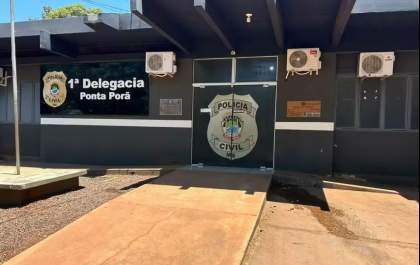 Polícia investiga tortura após mulher trans ser espancada e marcada com suástica em MS