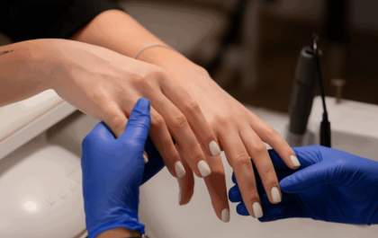Anvisa determina recolhimento de esmaltes em gel por substância proibida