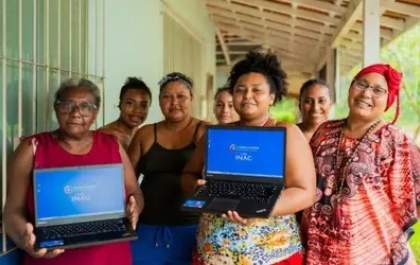Inclusão digital: parceria entre ministérios beneficia mulheres em situação de vulnerabilidade