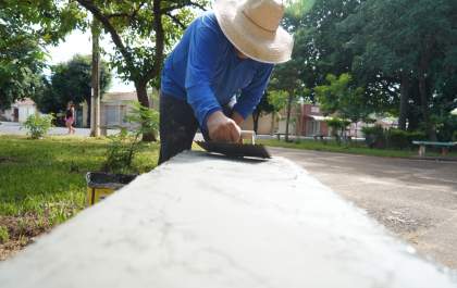 Praça Mário Turrini, no Bairro Claudionor Cinti, passa por obras de revitalização