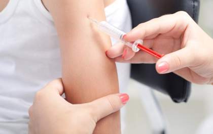 Sarampo em bebê reacende alerta por vacinação no Brasil