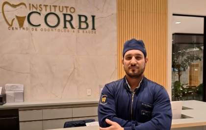Implantes dentários: o fim do desconforto e a volta do sorriso confiante