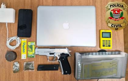 Polícia Civil apreende réplica de pistola com acusado de extorsão