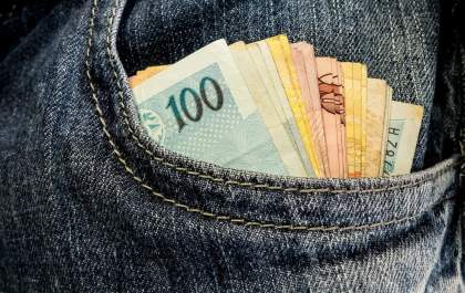 Calote em Moai gera condenação de R$ 32 mil