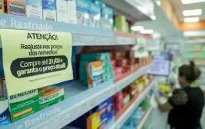 Nova lei permite farmácias dentro de supermercados e exige presença de farmacêutico