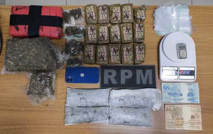 PM prende jovem acusado de usar Biz para entregar drogas