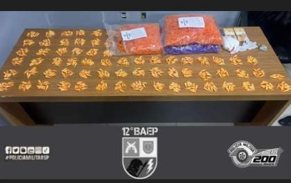 Mulher é presa pelo Baep com mais de 600 pinos com cocaína
