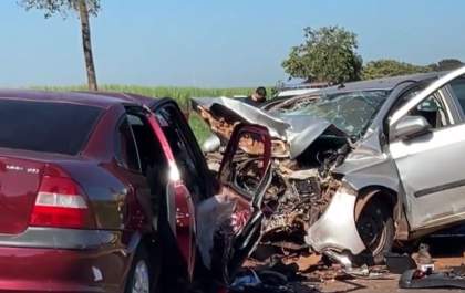 3 homens e 1 mulher morrem em colisão entre 2 veículos em acesso à Rondon