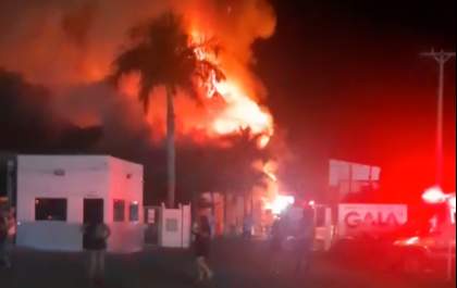 Incêndio de grandes proporções atinge indústria de embalagens e mobiliza Bombeiros de Três Lagoas