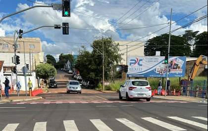 Prefeitura libera trânsito no cruzamento da América do Sul com a Nova Pompeu