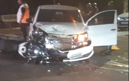 Colisão de carro com moto deixa duas vítimas feridas em Araçatuba