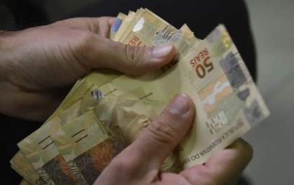 Abono salarial começa a ser pago para nascidos em março e abril
