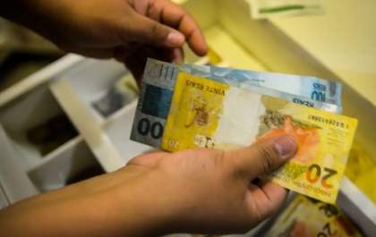 Salário mínimo pode chegar a R$ 1.717 em 2027 com nova regra fiscal