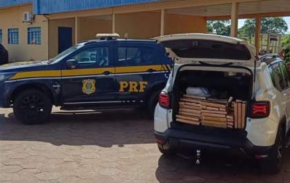 PRF apreende 368 kg de maconha em carro na BR-267 em Bataguassu