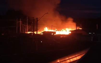 Incêndio atinge alojamento de construtora em Araçatuba