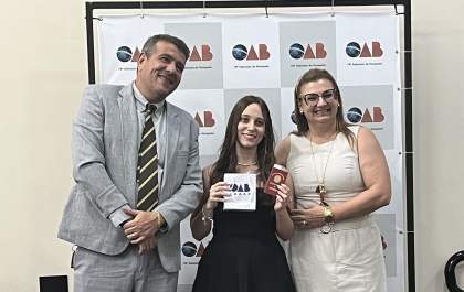 Funepe celebra entrega de carteiras a seis egressos do curso de Direito na sede da OAB/Penápolis