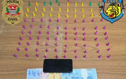 GOE/Deic prende mulher com 102 pinos de cocaína no São José
