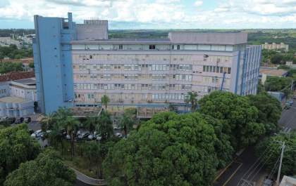 Santa Casa de Araçatuba faz aplicação de polilaminina em paciente que sofreu lesão na coluna em acidente em Birigui