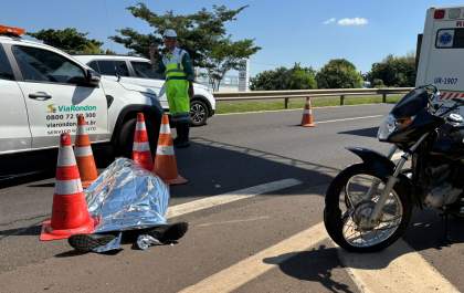 Motociclista morre após bater na traseira de caminhão na Rondon