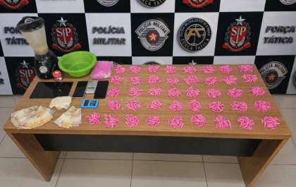 PM prende casal com mais de 800 pinos com cocaína