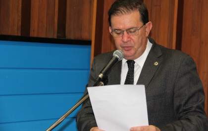 Deputado quer perda de mandato aos que 'abandonarem barco' no PMDB