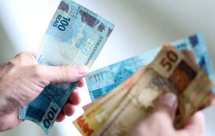 Renda média das famílias brasileiras chega a R$ 2.264 por pessoa