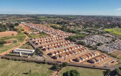 CDHU entrega 135 casas em Mirandópolis