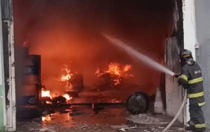 Incêndio atinge barracão de recicláveis em Birigui