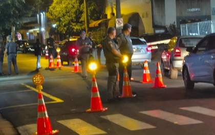 Fiscalização multa 23 motoristas por recusas ao teste do bafômetro em Guararapes