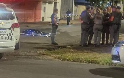 Homem é morto e 2 pessoas são socorridas após serem baleadas em praça em Araçatuba