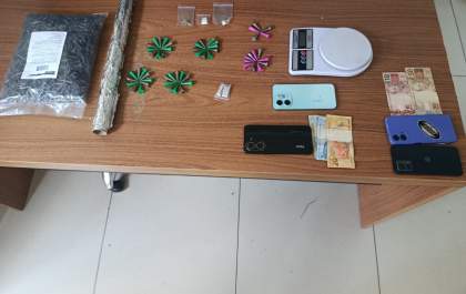 PM prende 4 por tráfico de drogas no Residencial Beatriz