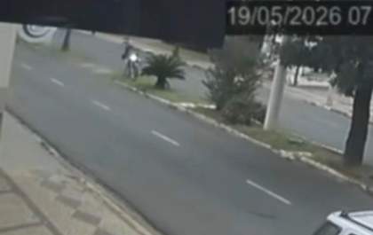 Jovem fica ferido após colisão de moto com poste em Penápolis