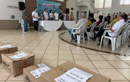 Lojas Maçônicas presenteiam entidades com 14,6 mil pares de meia arrecadados durante campanha