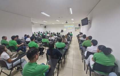 Funcionários de plano de saúde participam de palestra sobre trânsito
