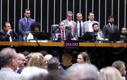 Câmara aprova PEC que acaba com escala 6x1