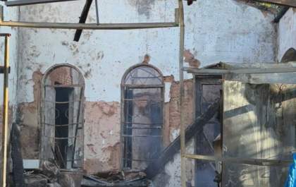 Após incêndio que destruiu casa, família faz vaquinha para reconstruir a vida