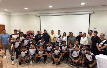 Misto apresenta elenco, técnico e novos uniformes para a Série B