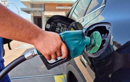 Gasolina cai 1,46% e reduz inflação