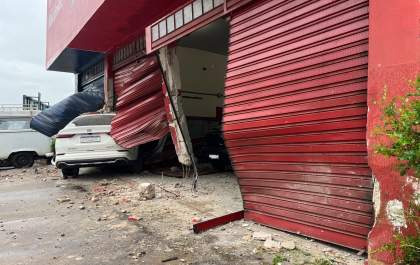 Jogador do futebol árabe é detido em Araçatuba após carro desgovernado invadir oficina mecânica