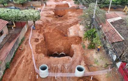Prefeitura avança na recuperação de cratera aberta pelas chuvas no Jardim Rodrigues