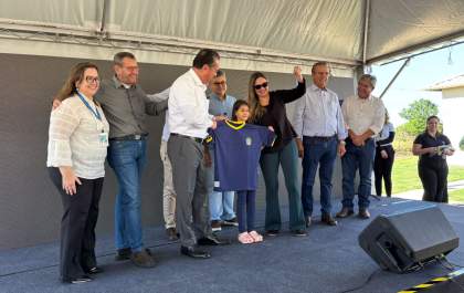 Famílias recebem chaves do residencial Luiz Fernando de Arruda Ramos