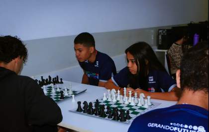 Oficina de Xadrez para adolescentes do projeto Gerando Futuro possibilita o desenvolvimento de habilidades