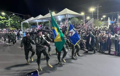 Desfile dos 111 anos emociona público e prefeito anuncia três grandes presentes para Três Lagoas