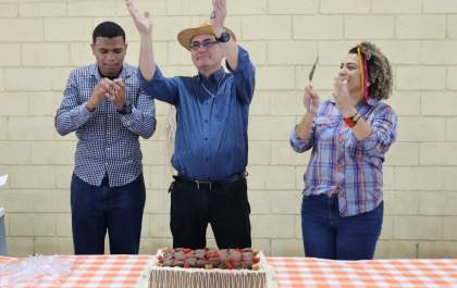 Unisalesiano celebra tradição junina e aniversário do reitor, padre Paulo Vendrame